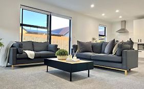 Villa In Central Hamilton - By Kosh Bnb